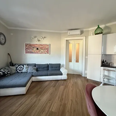 5 Min From The Center, Elevator , 4 Guests, 2 Bedrooms Appartement Turijn
