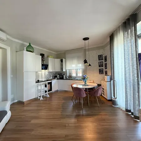 5 Min From The Center, Elevator , 4 Guests, 2 Bedrooms Appartement