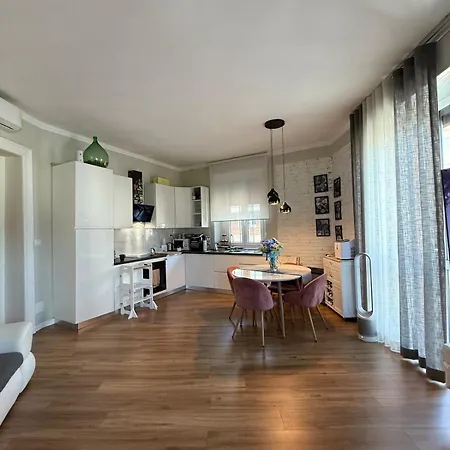 5 Min From The Center, Elevator , 4 Guests, 2 Bedrooms * Turijn