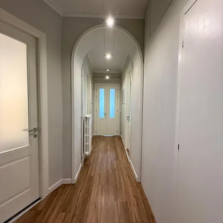 5 Min From The Center, Elevator , 4 Guests, 2 Bedrooms * Turijn