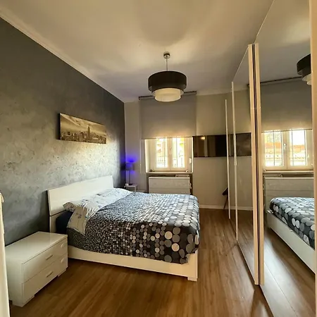 Appartamento 5 Min From The Center, Elevator , 4 Guests, 2 Bedrooms *