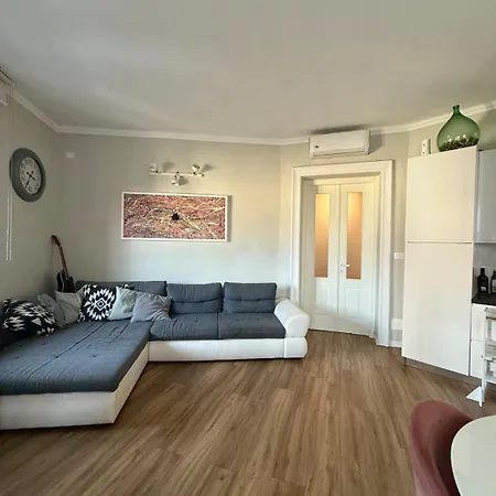 5 Min From The Center, Elevator , 4 Guests, 2 Bedrooms Turijn